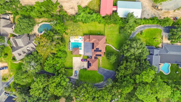 $685,000 | 10 Holly Tree Lane, Spring, TX 77373