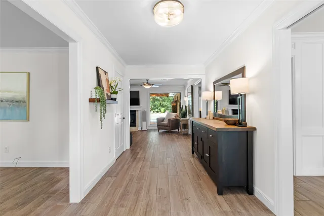 $710,000 | 10 Holly Tree Lane, Spring, TX 77373