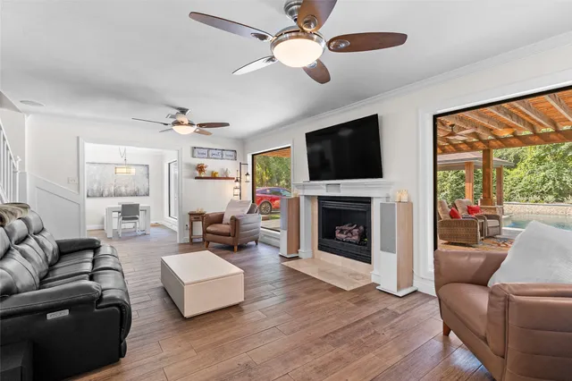 $710,000 | 10 Holly Tree Lane, Spring, TX 77373