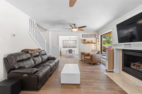 $685,000 | 10 Holly Tree Lane, Spring, TX 77373