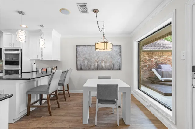 $710,000 | 10 Holly Tree Lane, Spring, TX 77373