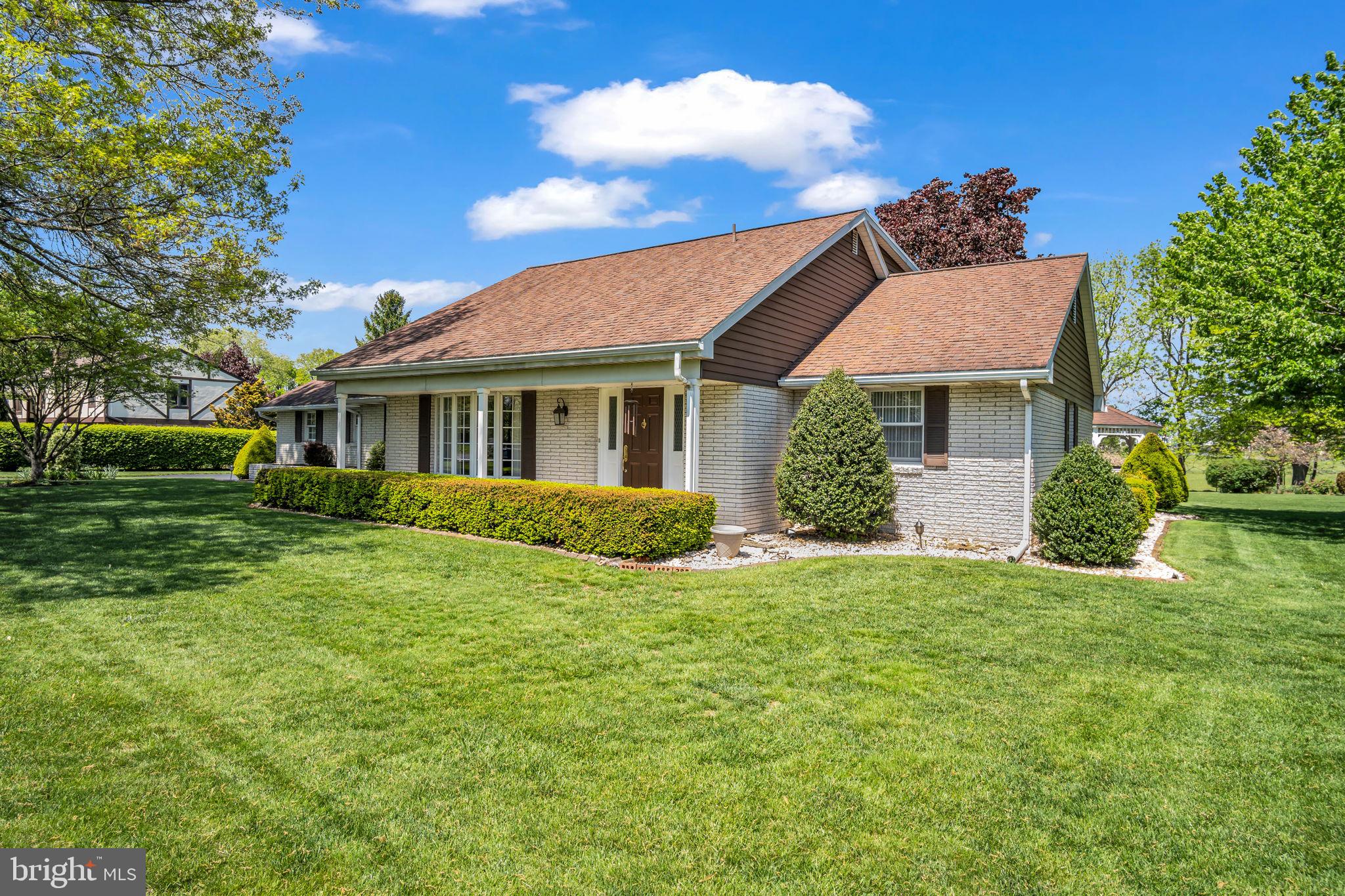 4 Banbury Road Hummelstown, PA 17036 - Photo 3 of 54