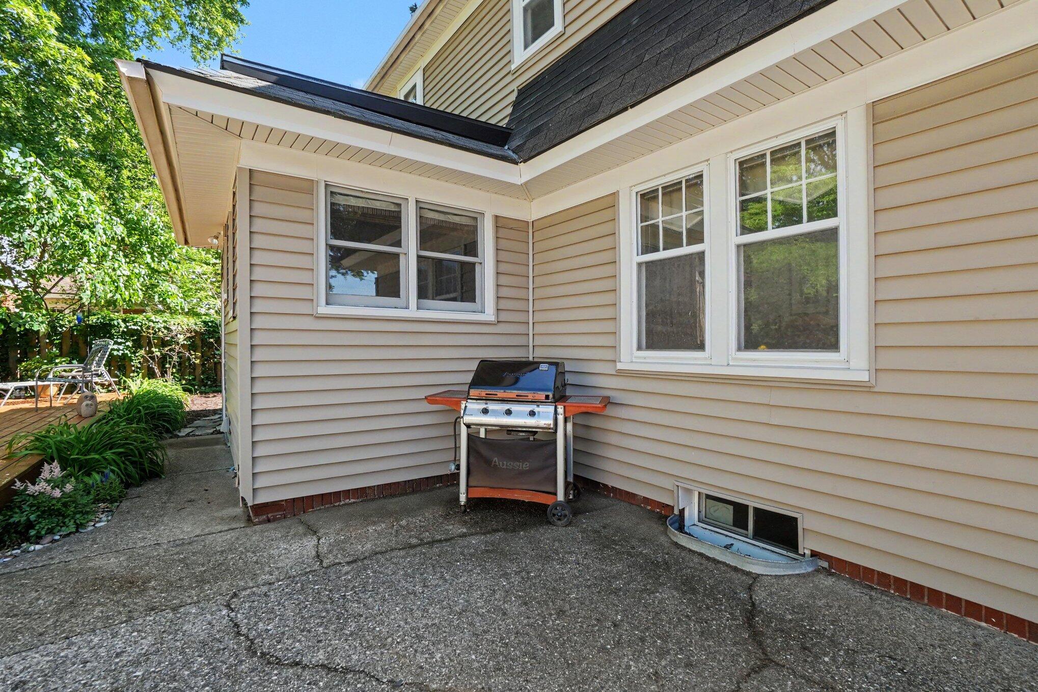 560 State Street Holland, MI 49423 - Photo 30 of 45 037_file_6493