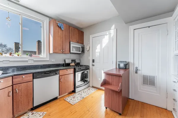 $179,500 | 4704 North Kasson Avenue, Unit 3, Chicago, IL 60630