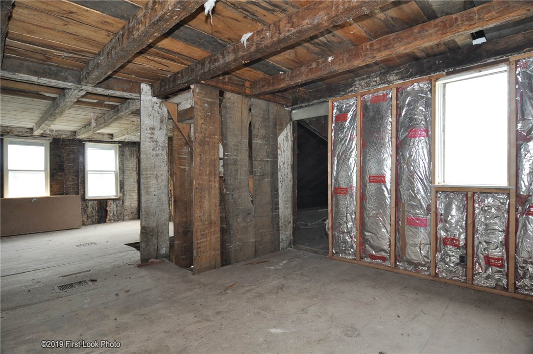 927 Great Road North Smithfield, RI 02896 - Photo 4 of 30