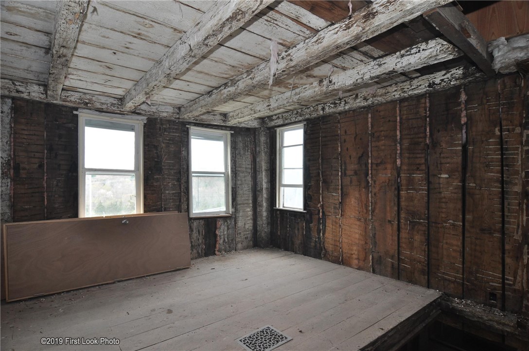 927 Great Road North Smithfield, RI 02896 - Photo 7 of 30