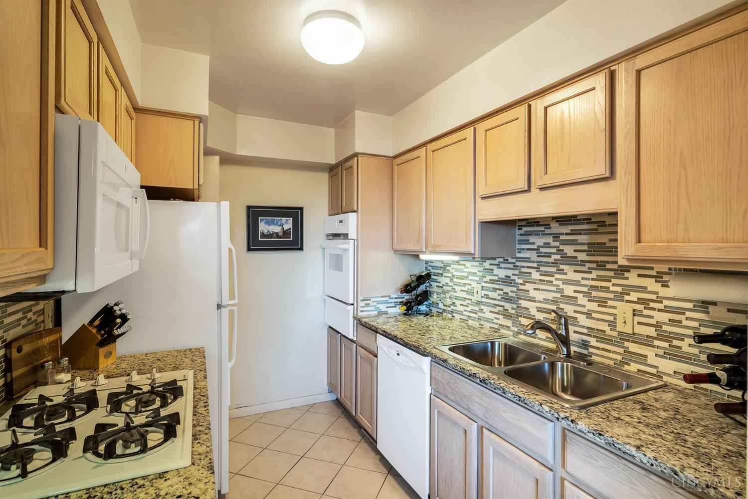 2324 Madison Road, Unit 1104 Cincinnati, OH 45208 - Photo 9 of 30