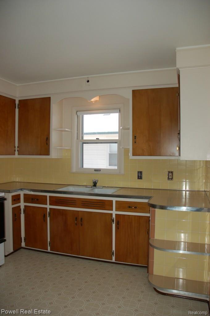13237 Frazho Road Warren, MI 48089 - Photo 18 of 50 Frazho 018.jpg