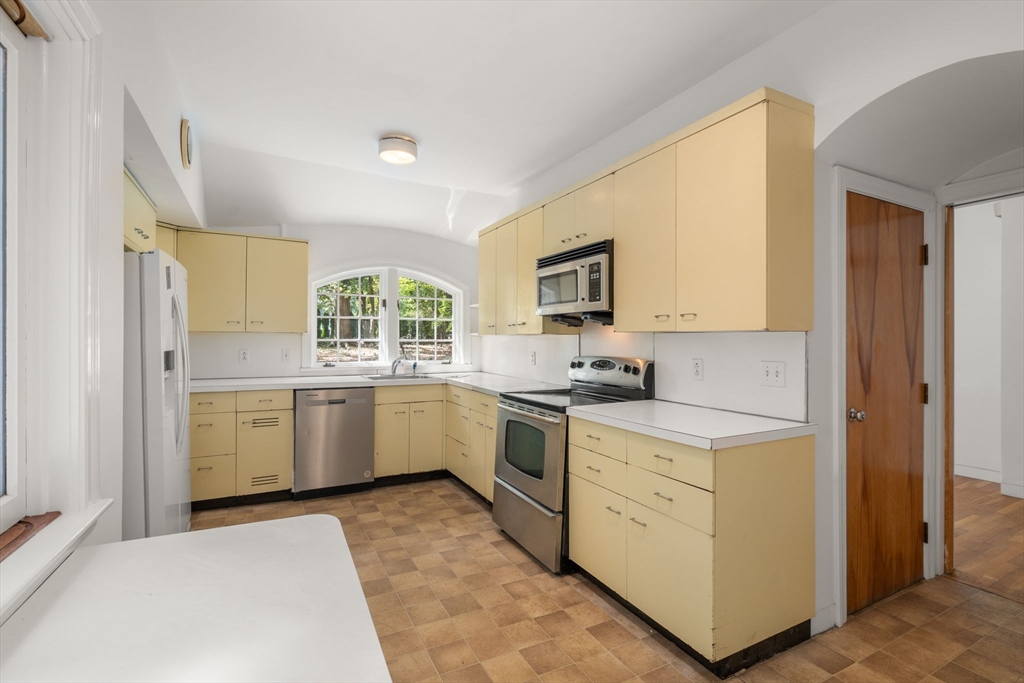 136 Dudley Road Newton, MA 02459 - Photo 13 of 23