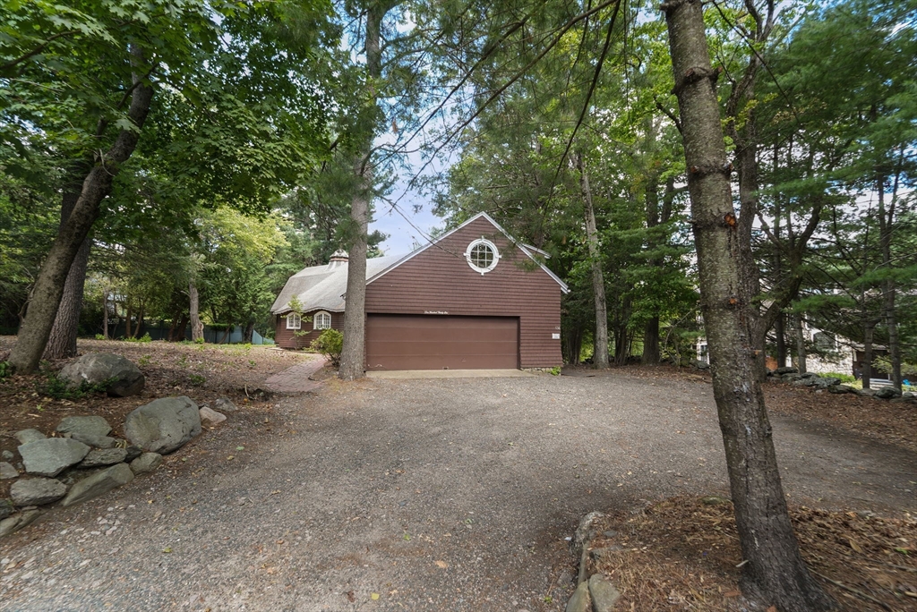 136 Dudley Road Newton, MA 02459 - Photo 5 of 23