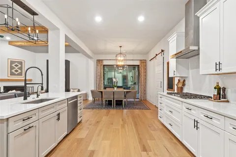$1,195,000 | 412 Oak Park Drive, Spicewood, TX 78669