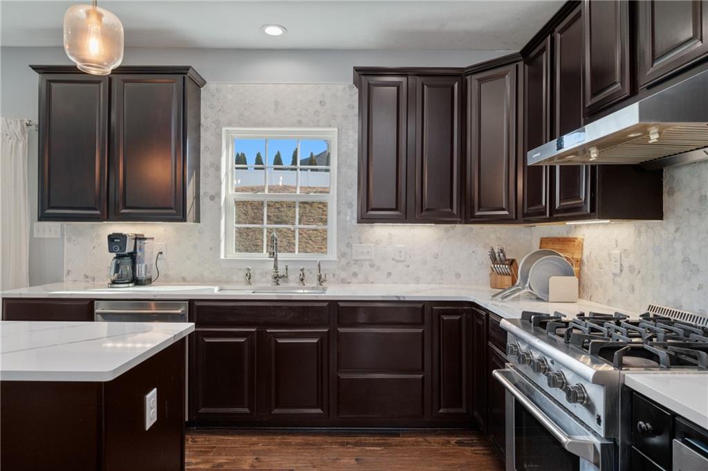 225 Foxwood Road Coraopolis, PA 15108 - Photo 6 of 46 Gallery Image 6