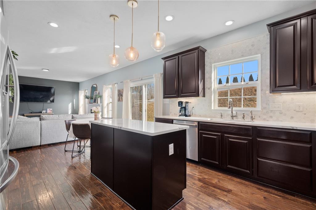 225 Foxwood Road Coraopolis, PA 15108 - Photo 8 of 46 Gallery Image 8