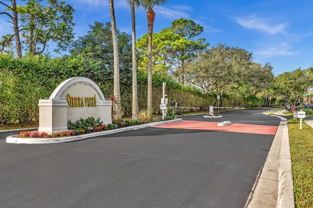 $459,900 | 5104 North La Sedona Circle, Delray Beach, FL 33484