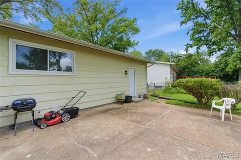 $174,900 | 1395 Redbird Drive, Florissant, MO 63031