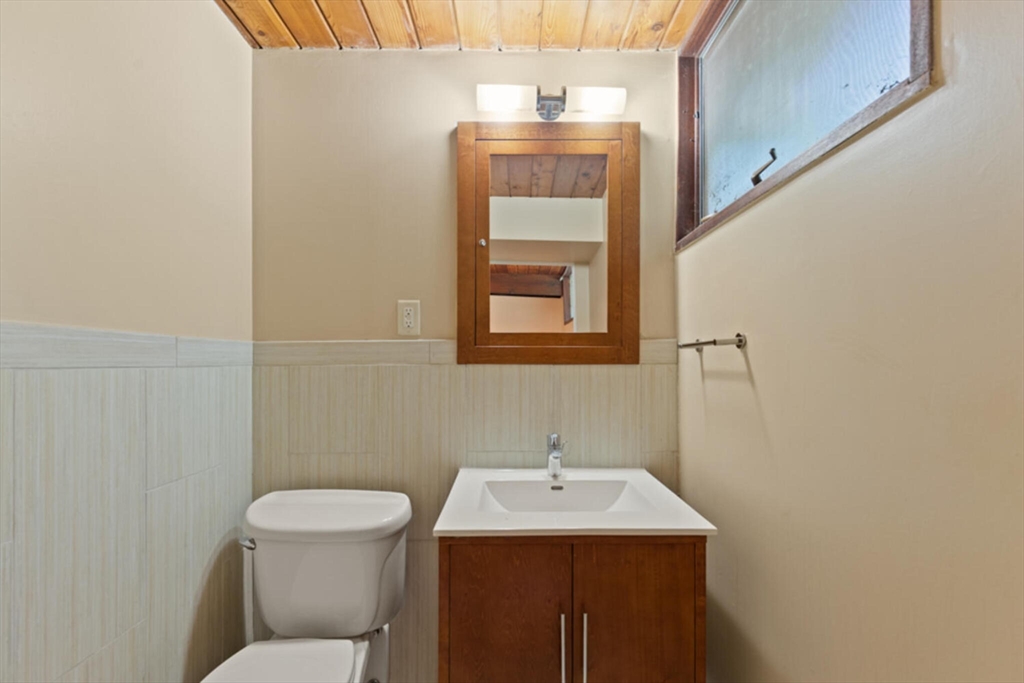15 Pilgrims Path Sudbury, MA 01776 - Photo 20 of 29 a bathroom with a toilet sink and mirror
