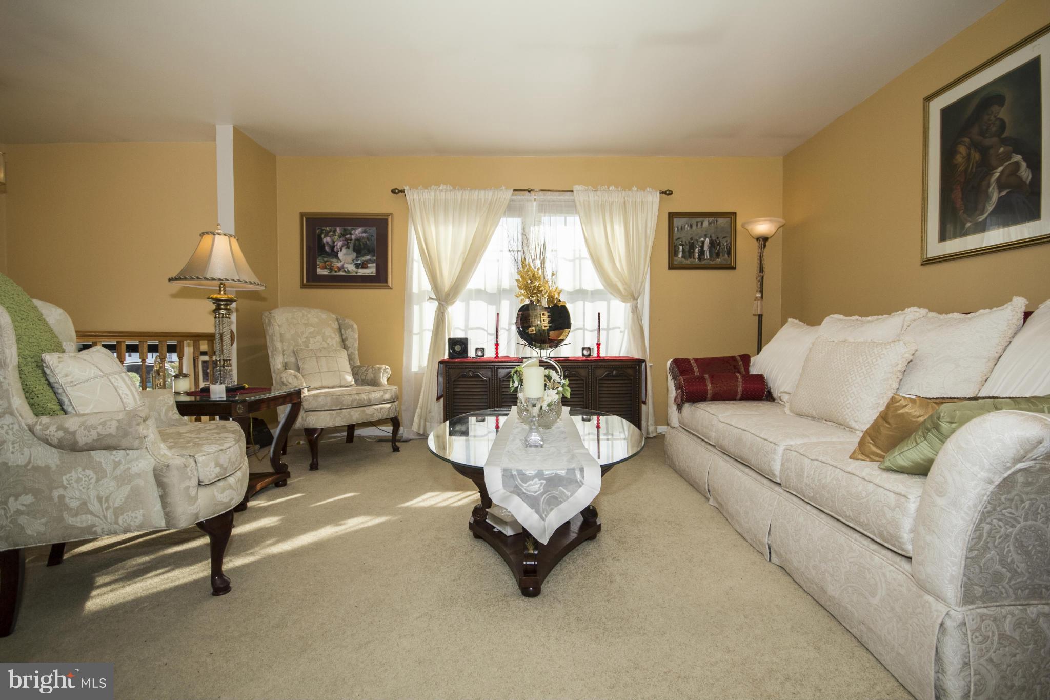 3202 Ripple Road Baltimore, MD 21244 - Photo 3 of 24 Living Room