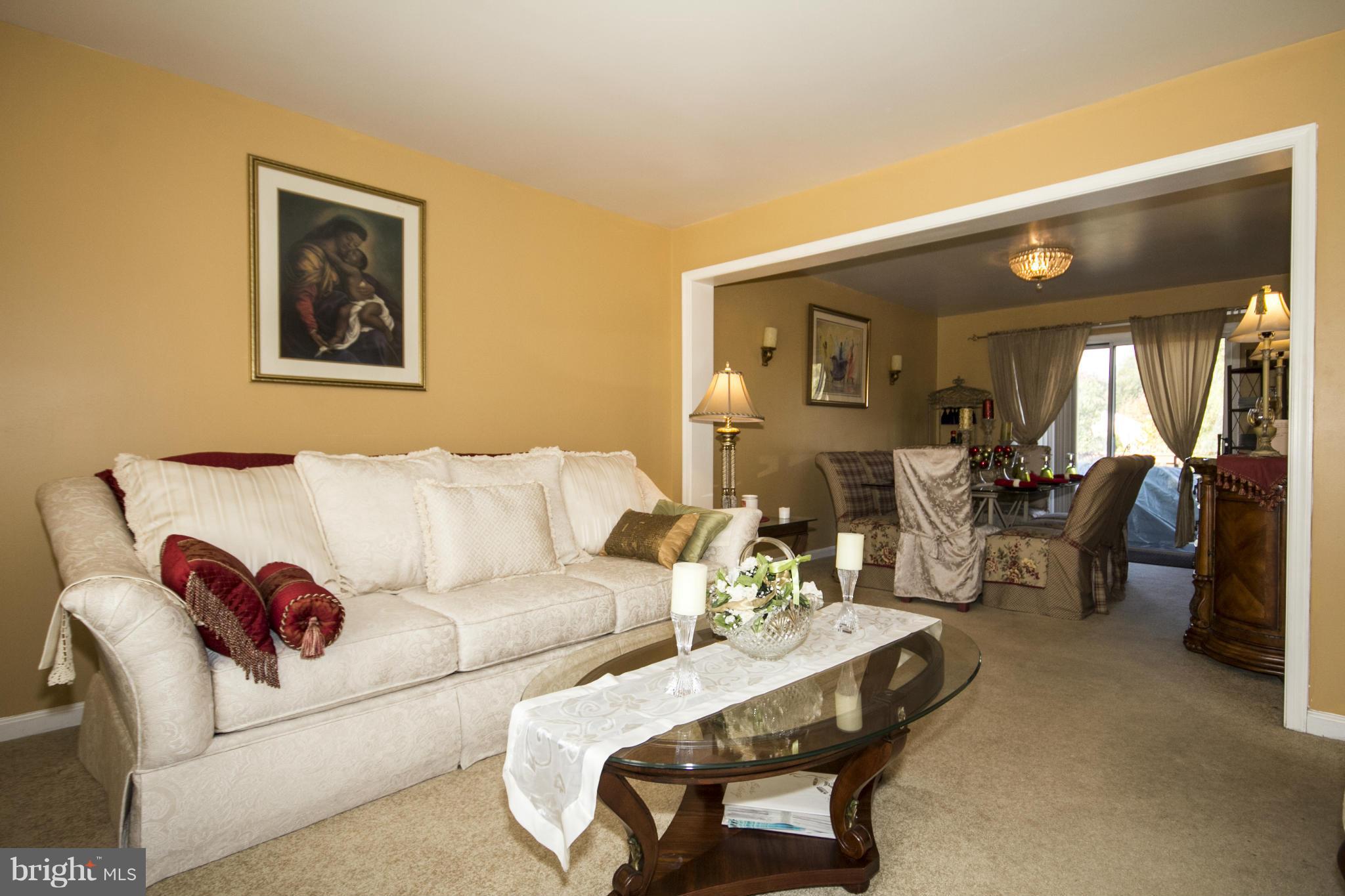 3202 Ripple Road Baltimore, MD 21244 - Photo 4 of 24 Living Room