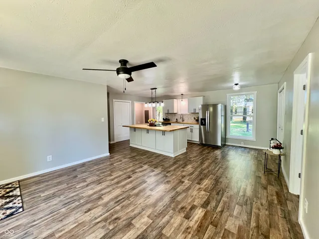 $279,900 | 12871 North County Road 670 East, Hope, IN 47246