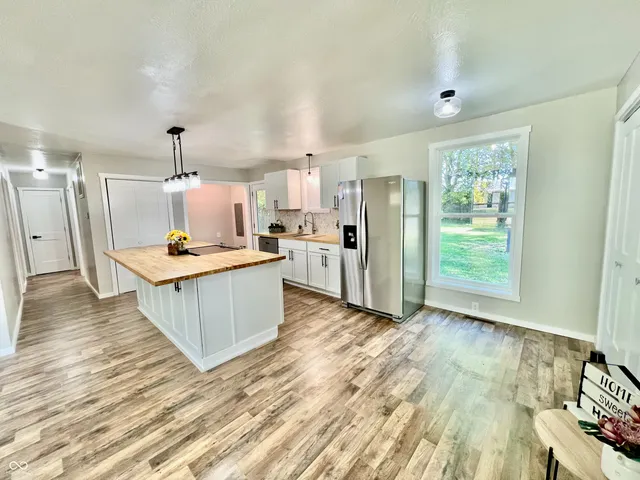 $279,900 | 12871 North County Road 670 East, Hope, IN 47246