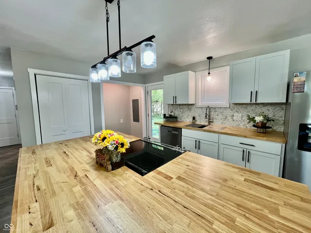 $279,900 | 12871 North County Road 670 East, Hope, IN 47246