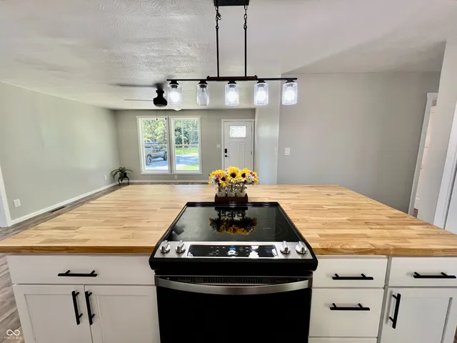 $279,900 | 12871 North County Road 670 East, Hope, IN 47246