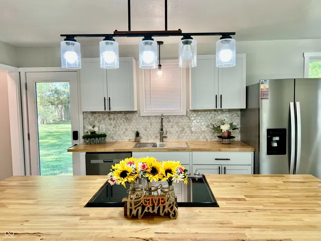 $279,900 | 12871 North County Road 670 East, Hope, IN 47246