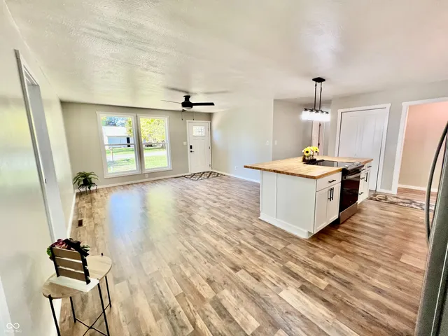 $279,900 | 12871 North County Road 670 East, Hope, IN 47246