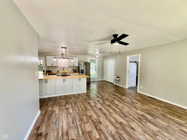 $279,900 | 12871 North County Road 670 East, Hope, IN 47246