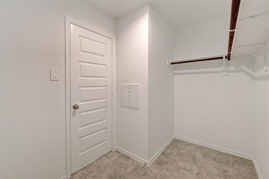 7502 Cynomys Court Rosharon, TX 77583 - Photo 7 of 10 a view of walk in closet