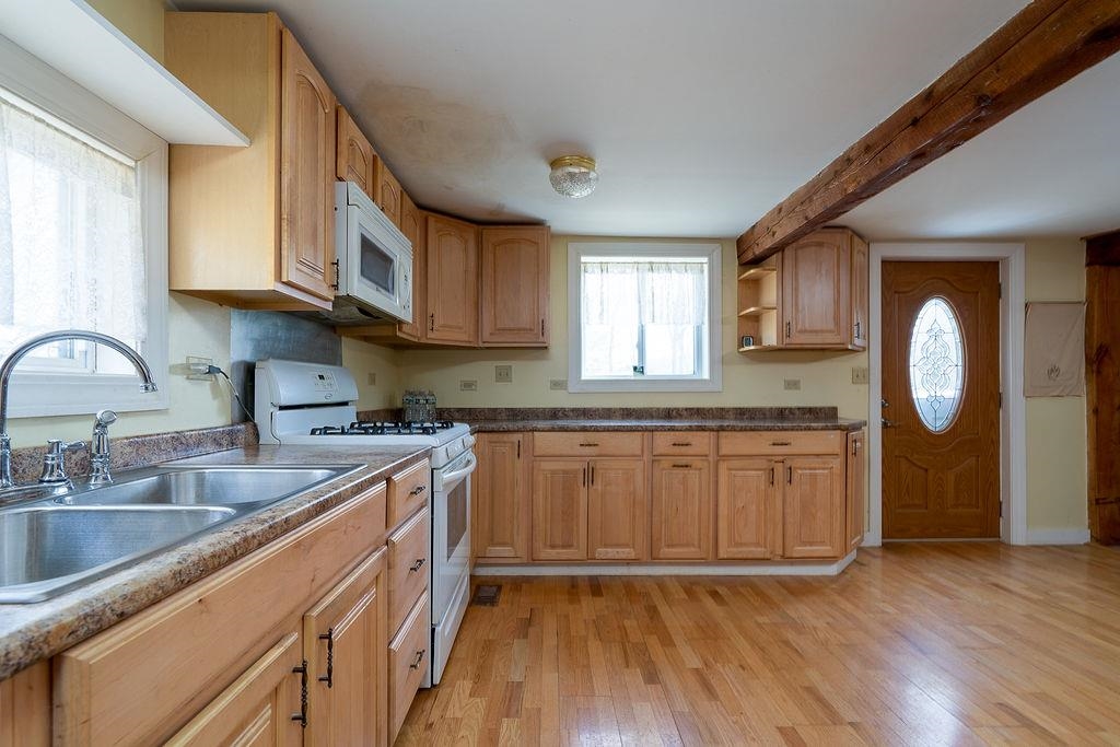 1736 Valley Road Washington, NH 03280 - Photo 9 of 31