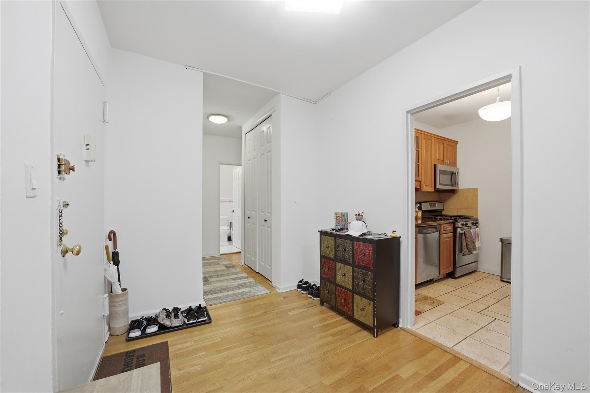 953 West Boston Post Road, Unit 3A Mamaroneck, NY 10543 - Photo 4 of 36