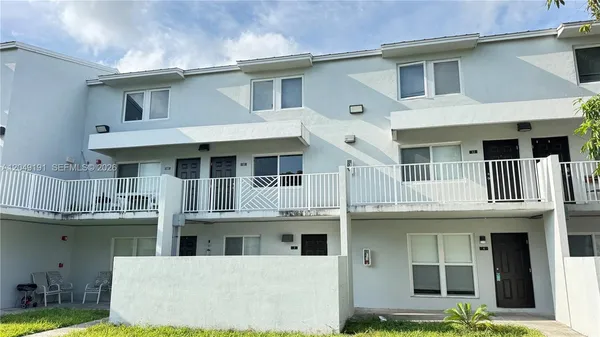 $2,200 | 1955 Northwest 5th Place, Unit 11, Miami, FL 33136