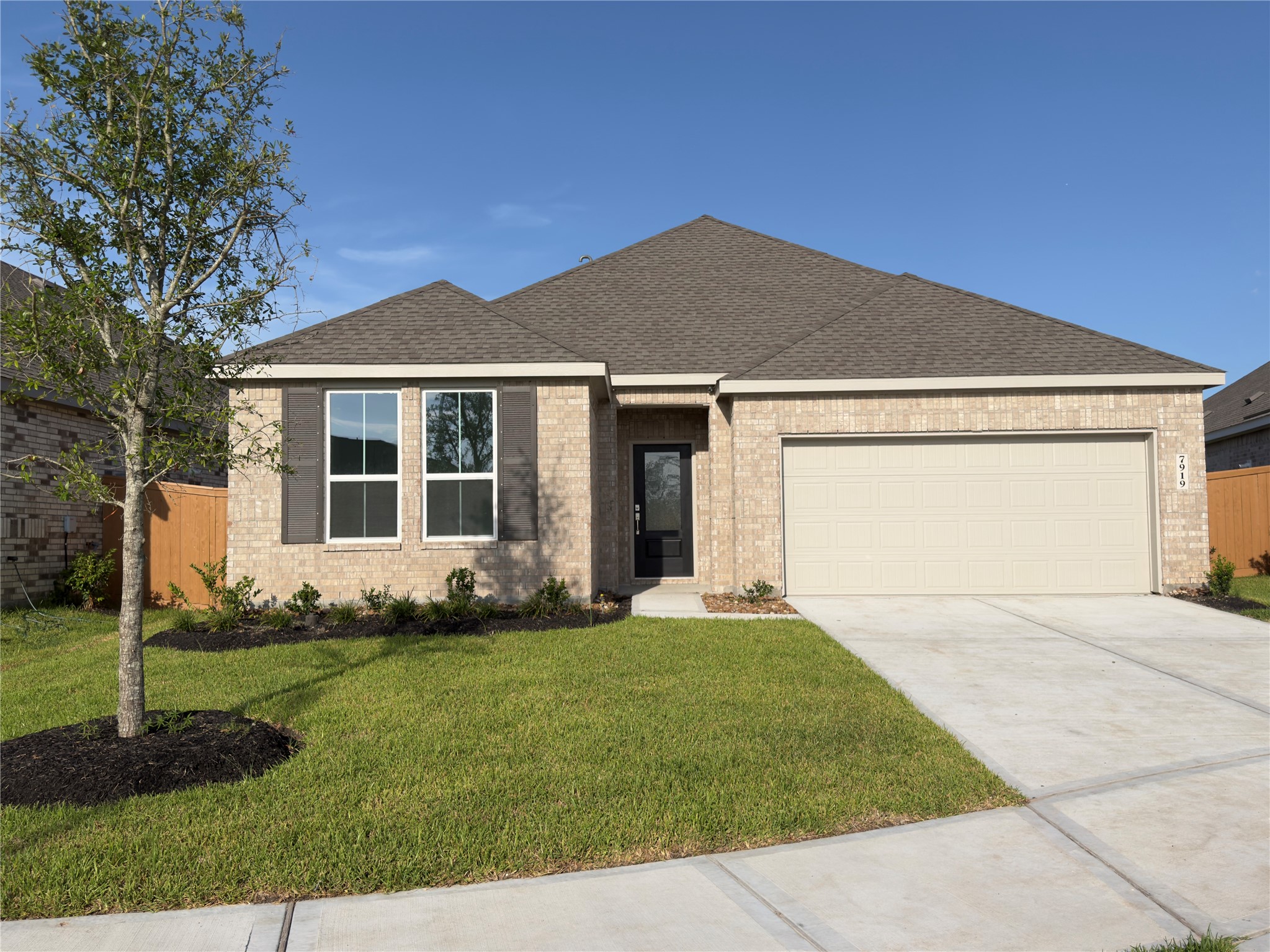 7919 Evening Emerald Drive Rosharon, TX 77583 - Photo 2 of 30