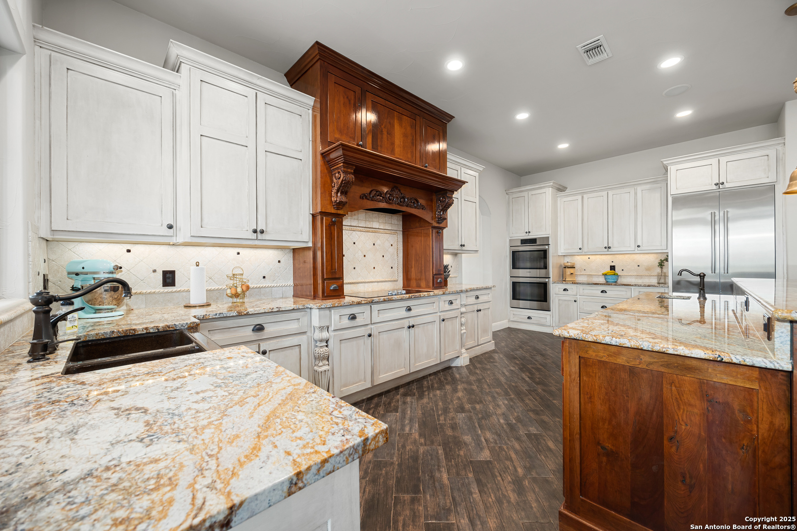 114 Hunters View Circle Boerne, TX 78006 - Photo 15 of 79