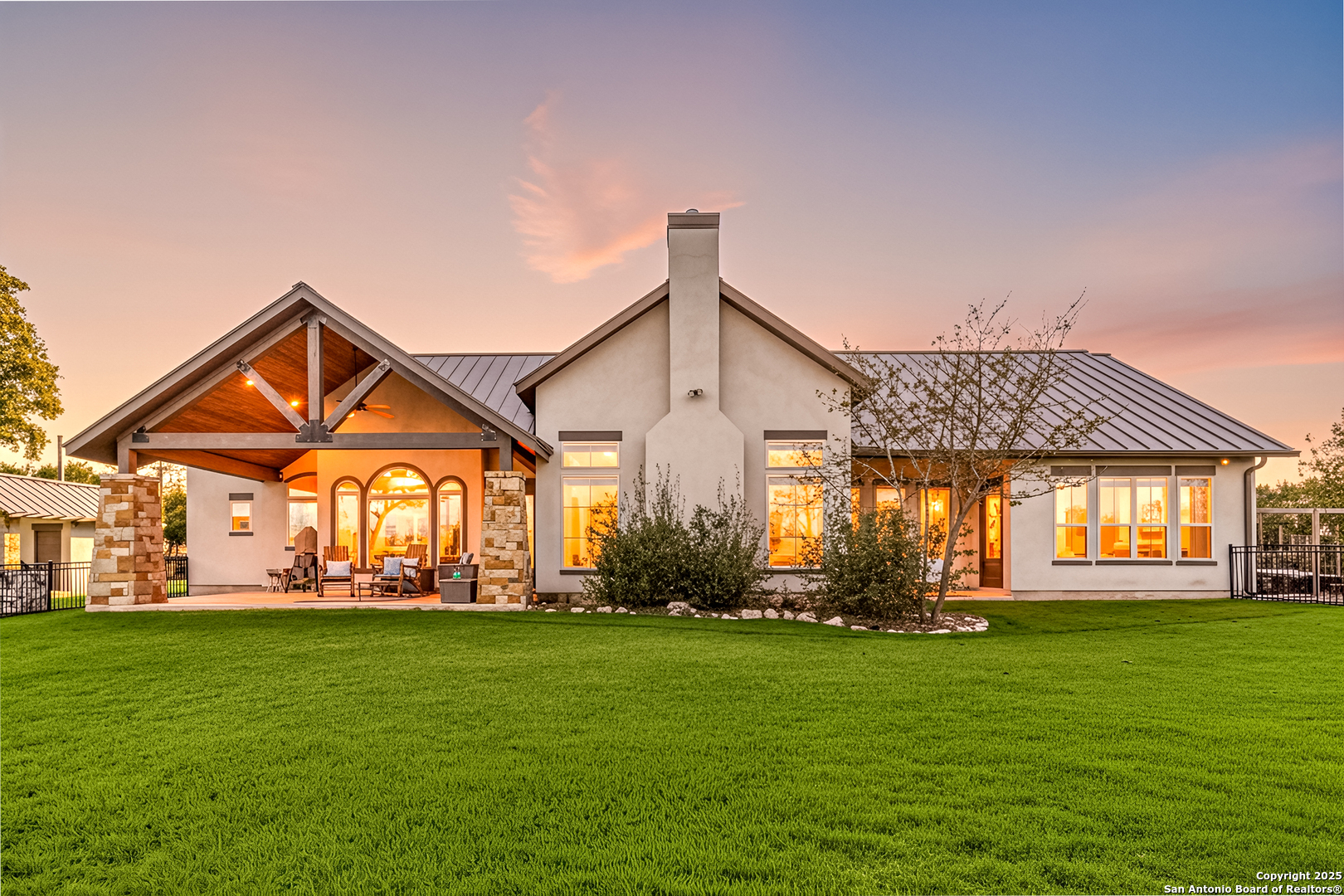 114 Hunters View Circle Boerne, TX 78006 - Photo 2 of 79