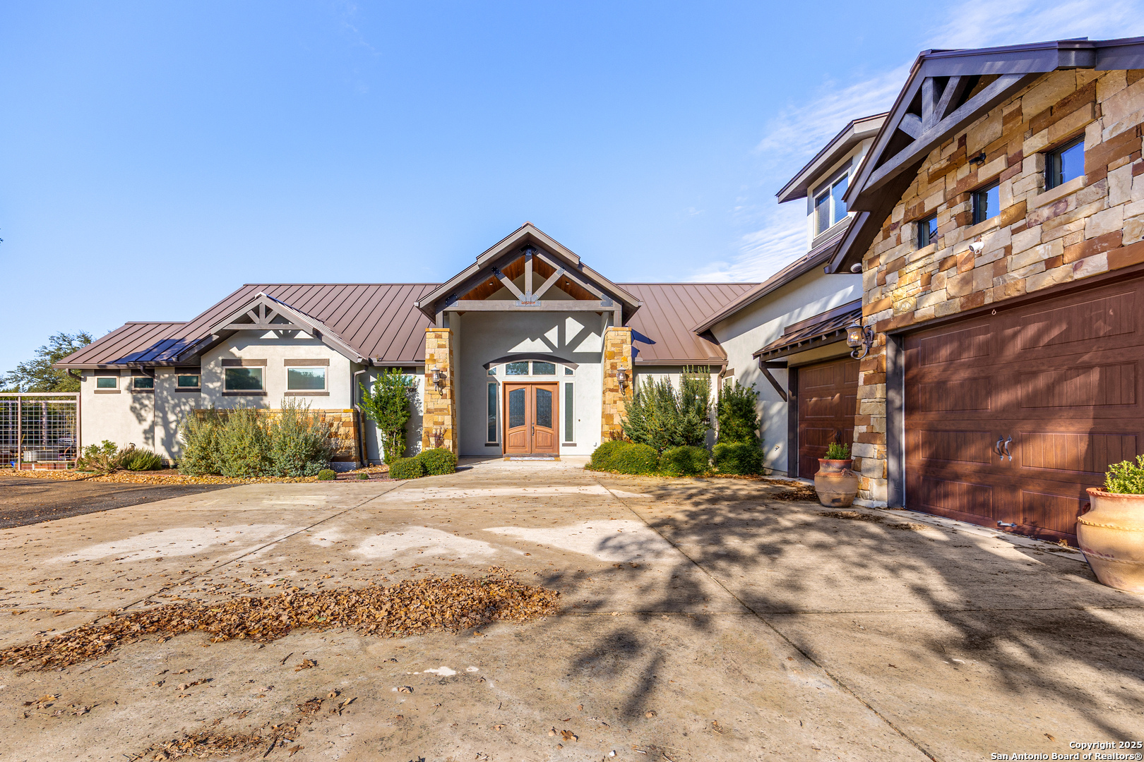 114 Hunters View Circle Boerne, TX 78006 - Photo 3 of 79