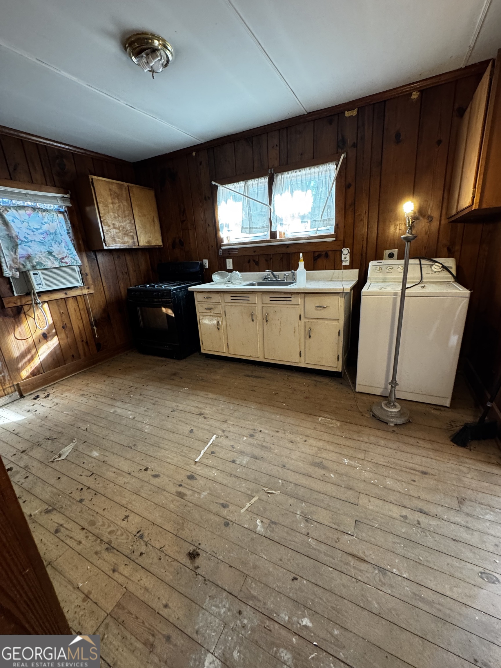 3828 Collier Drive Northwest Atlanta, GA 30331 - Photo 4 of 6 a kitchen with granite countertop a sink and a stove top oven