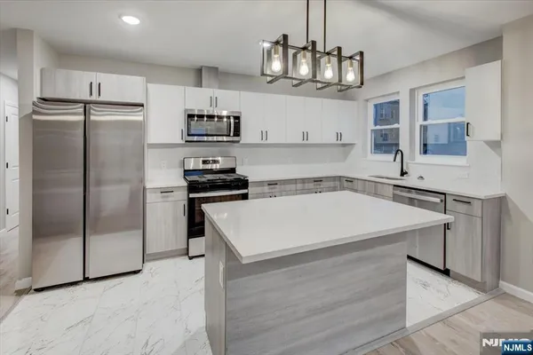 $899,000 | 1081 18th Avenue, Newark, NJ 07106