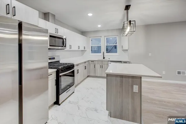 $899,000 | 1081 18th Avenue, Newark, NJ 07106
