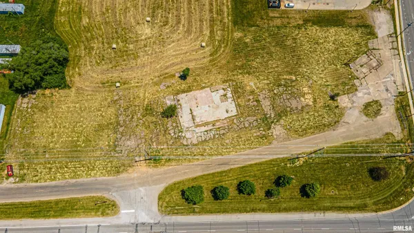 $150,000 | 1020 North Postville Drive, Unit 1050, Lincoln, IL 62656