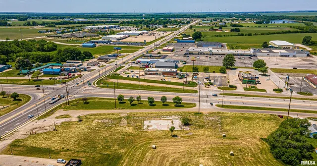 $150,000 | 1020 North Postville Drive, Unit 1050, Lincoln, IL 62656