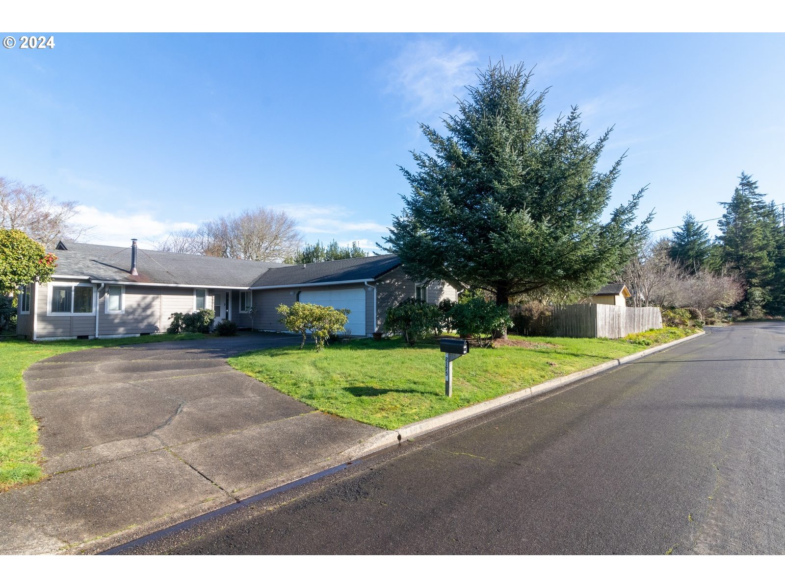 2175 16th Street Florence, OR 97439 - Photo 2 of 41 Gallery Image 2