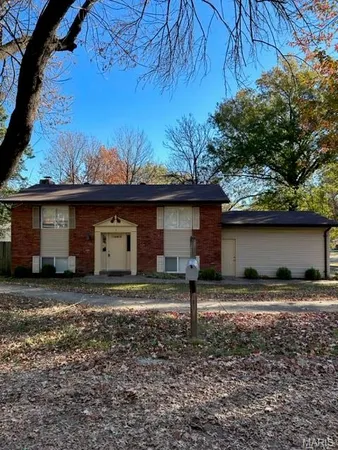 $2,150 | 1 Braquewood Court, Manchester, MO 63021