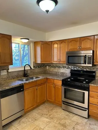 $2,150 | 1 Braquewood Court, Manchester, MO 63021