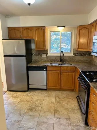 $2,150 | 1 Braquewood Court, Manchester, MO 63021