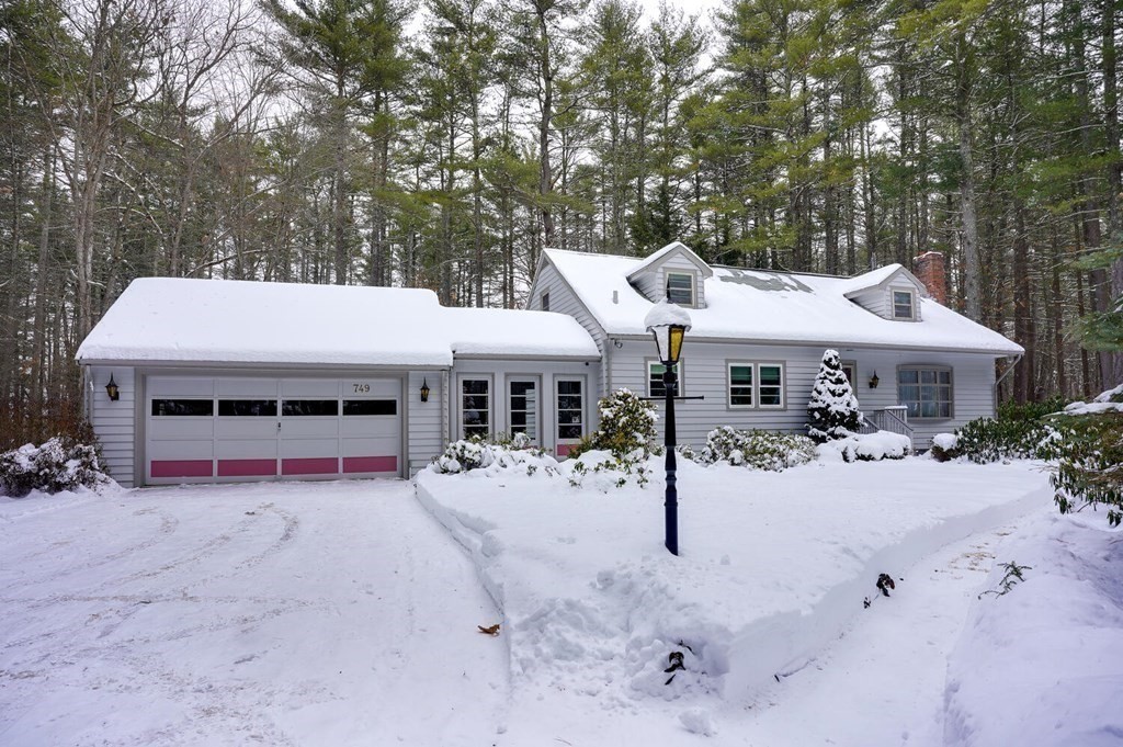 749 Great Road Stow, MA 01775 - Photo 4 of 41