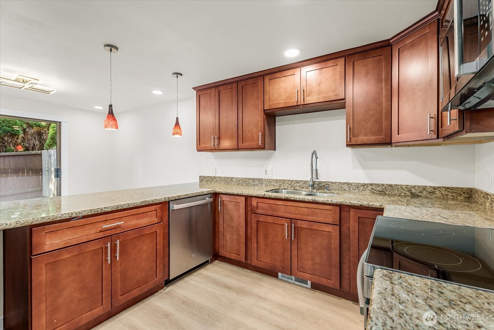 8543 Avondale Road Northeast Redmond, WA 98052 - Photo 31 of 40 Gallery Image 31