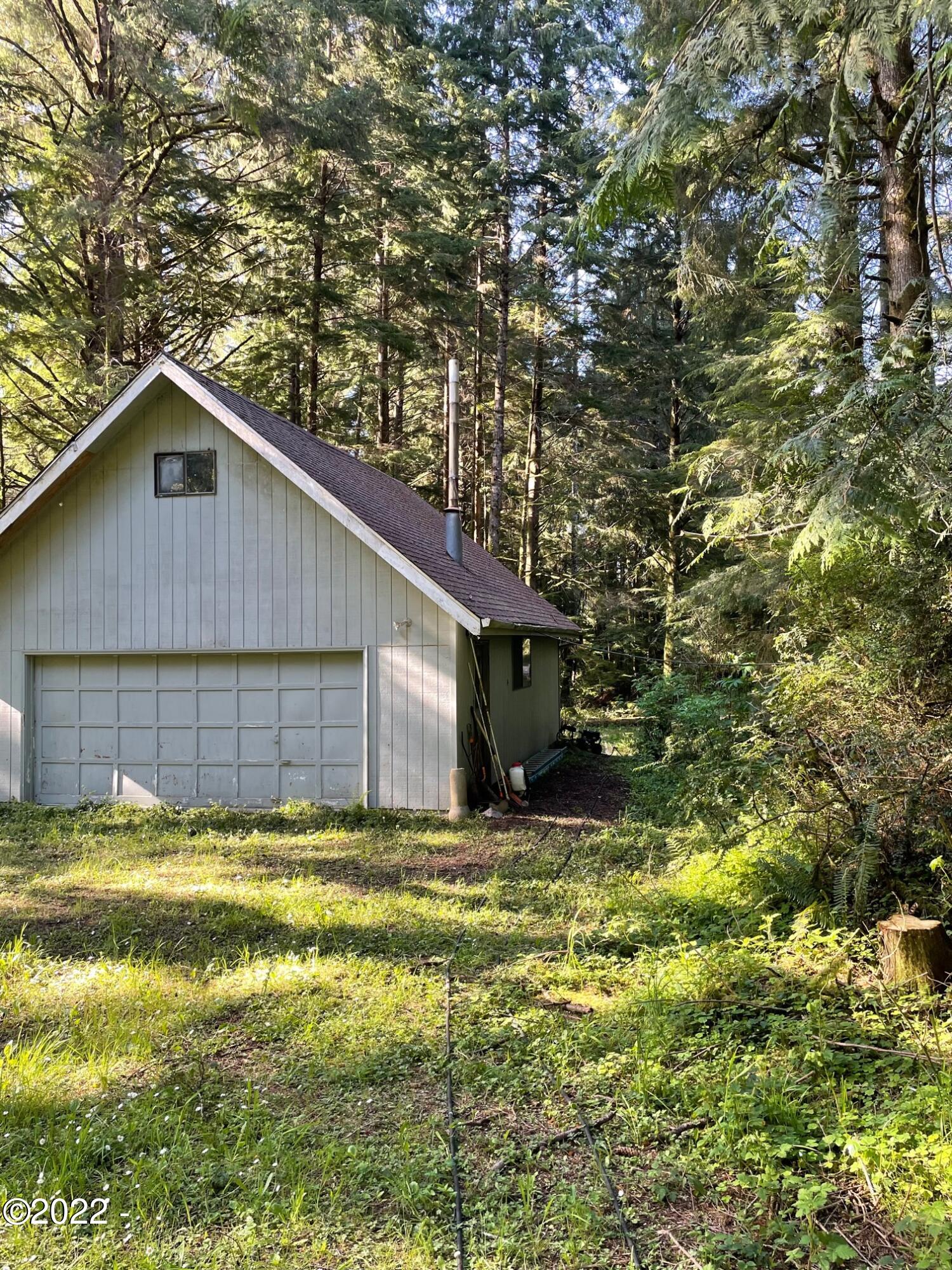 121 East Castle Road Waldport, OR 97394 - Photo 5 of 25 Detached Garage