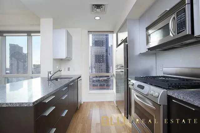 $1,425,000 | 350 West 42nd Street, Unit 18L | Hell's Kitchen